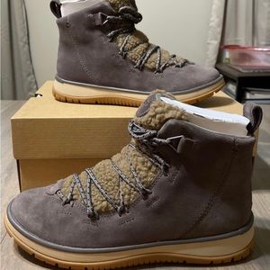 New! UGG Women's Lakesider Heritage Mid Ankle Boot Size 8.5 Thunder Cloud Suede